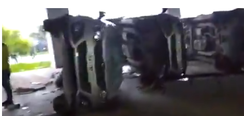 台企印度苹果工厂遭打砸：2000人参与破坏 现场一片狼藉!