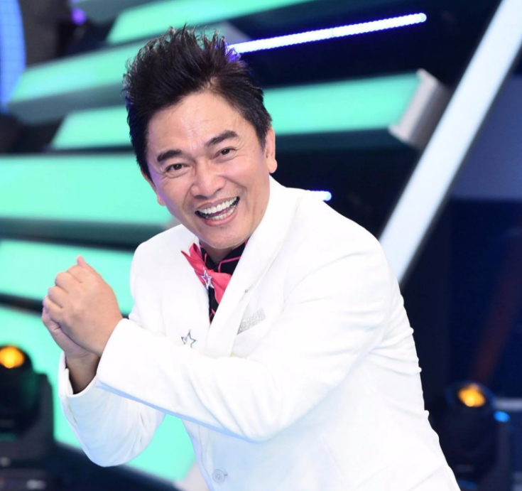 父亲生意失败，他16岁只身离家，靠自己白手起家成了台湾娱乐天王！