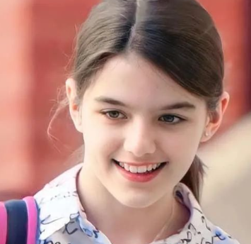 阿汤哥女儿苏瑞要上大学了！最火星二代萌娃长成17岁美丽少女，巨星父亲却多年隐身？