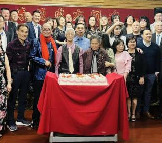 加州首府侨界  贺寿旅美诗人 