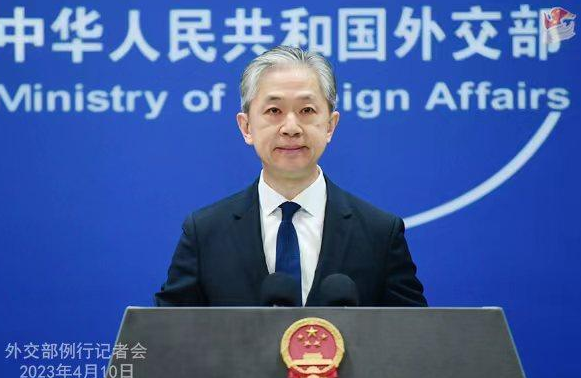 解放军围岛演练与中国和平形象相冲突？ 汪文斌：这个问题提出得非常荒谬！