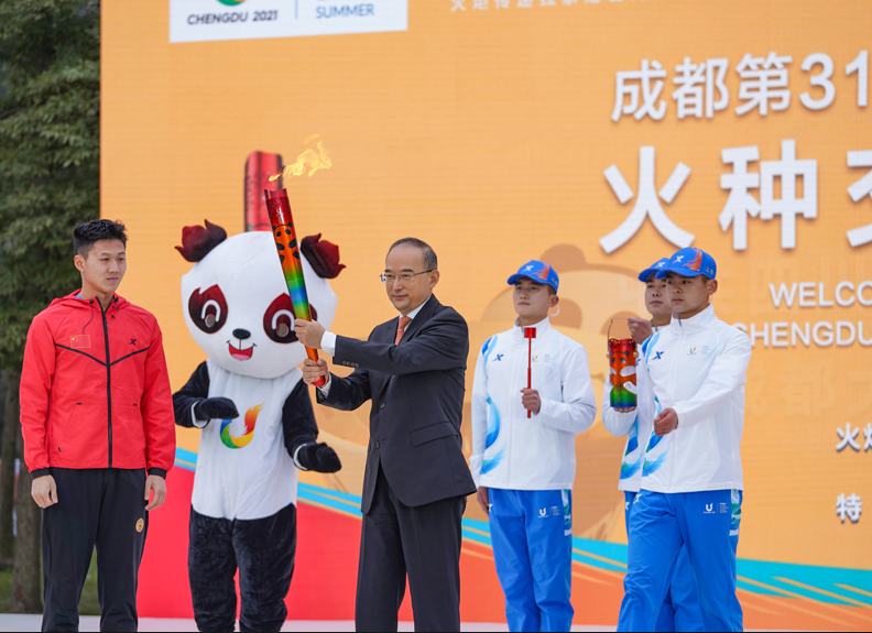 “蓉火”点燃梦想，习近平与大学生同赴青春之约!