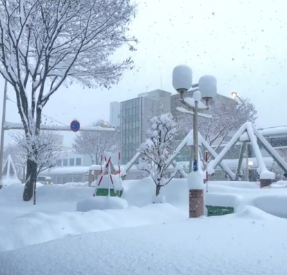 日本东北部大雪 多地积雪厚度超过往年同期3倍