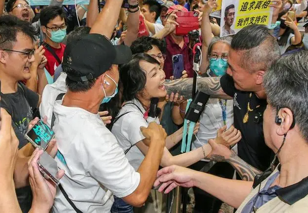 台网红“馆长”深夜返台，称赞大陆民众对台湾友善，有机会再去