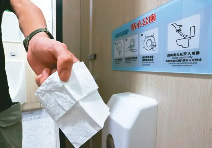 1间厕所各自表述…卫生纸丢马桶？垃圾桶？ 6成台人丢错