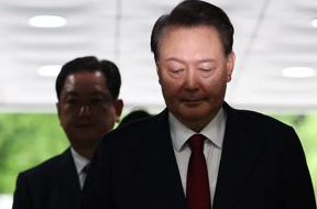 涉与光电业不当金钱往来、违法泄个资…调查官羁押停职