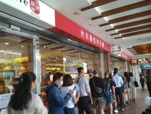 台凤梨酥名店佳德  幽默寻人  谁偷走整箱 男主动投案了