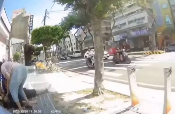 外送员遇昏迷者急帮CPR再赶送餐违规被罚网友:我来缴罚单