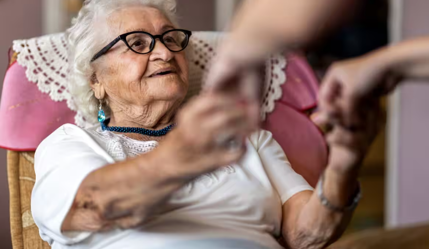 养老服务改革:新制度下谁将支付更多费用?