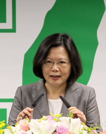 世新大学副校长问蔡英文：论文为何不给大家拜读？