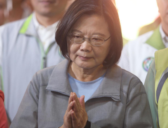 蔡英文称翻箱倒柜才找到论文 网友怼:把论文当垃圾啦?