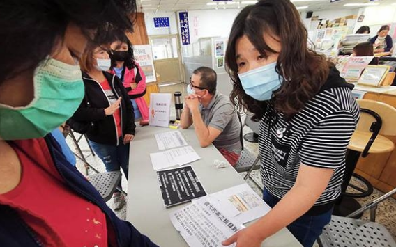 给民众发钱都能引发巨大民怨？民进党施政太无能