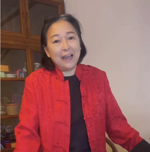 台湾综艺一姐方芳领居住证定居大陆，绿媒角度刁钻！