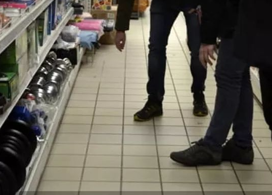 华人百货批发店作为零售店被查获，面临停业及高额罚款