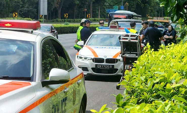 两青少年私召车内吸电子烟变“迷糊” 司机半路向交警求助 