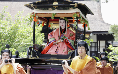 京都“葵祭”举行 盛装巡游描绘历史画卷