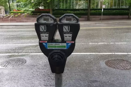 一个时代终结！温哥华停止停车付硬币，通过应用程序付费