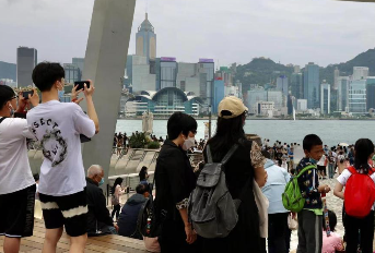 香港国庆黄金周迎来160万人次访客!酒店入住率达九成,旅游区餐饮生意增长约一成